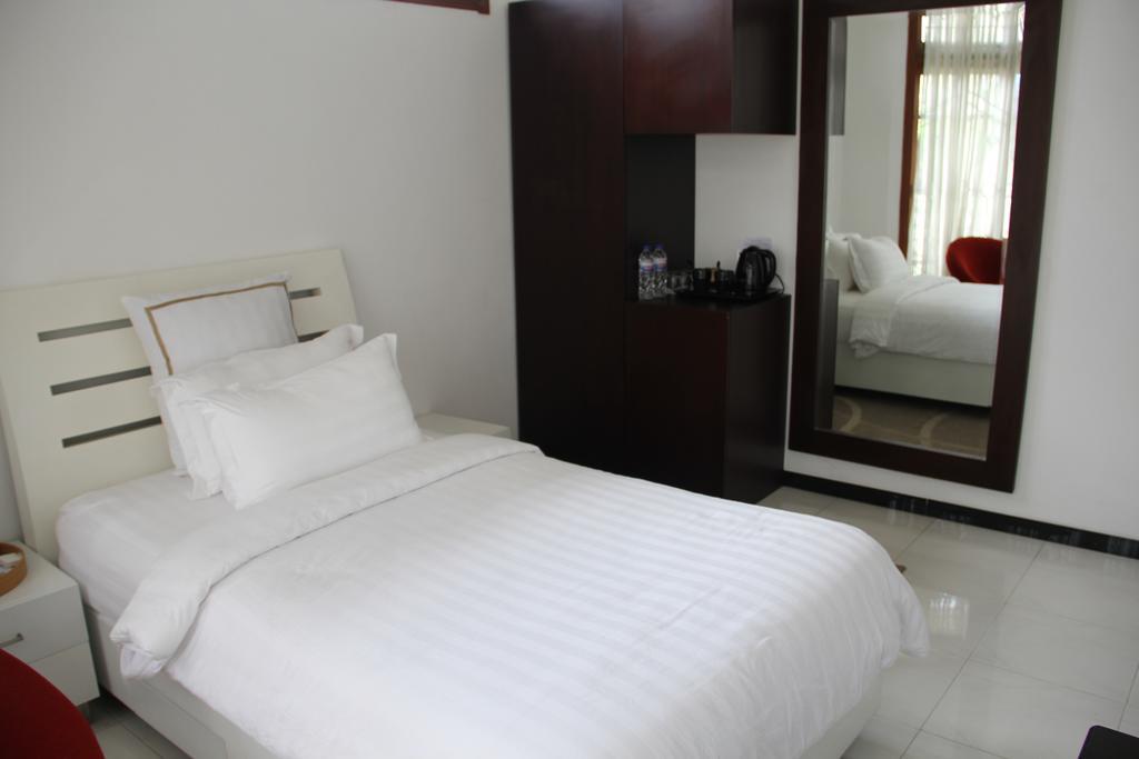 Alsalam Syariah Guesthouse スラカルタ エクステリア 写真