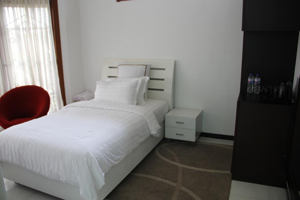 Alsalam Syariah Guesthouse スラカルタ エクステリア 写真